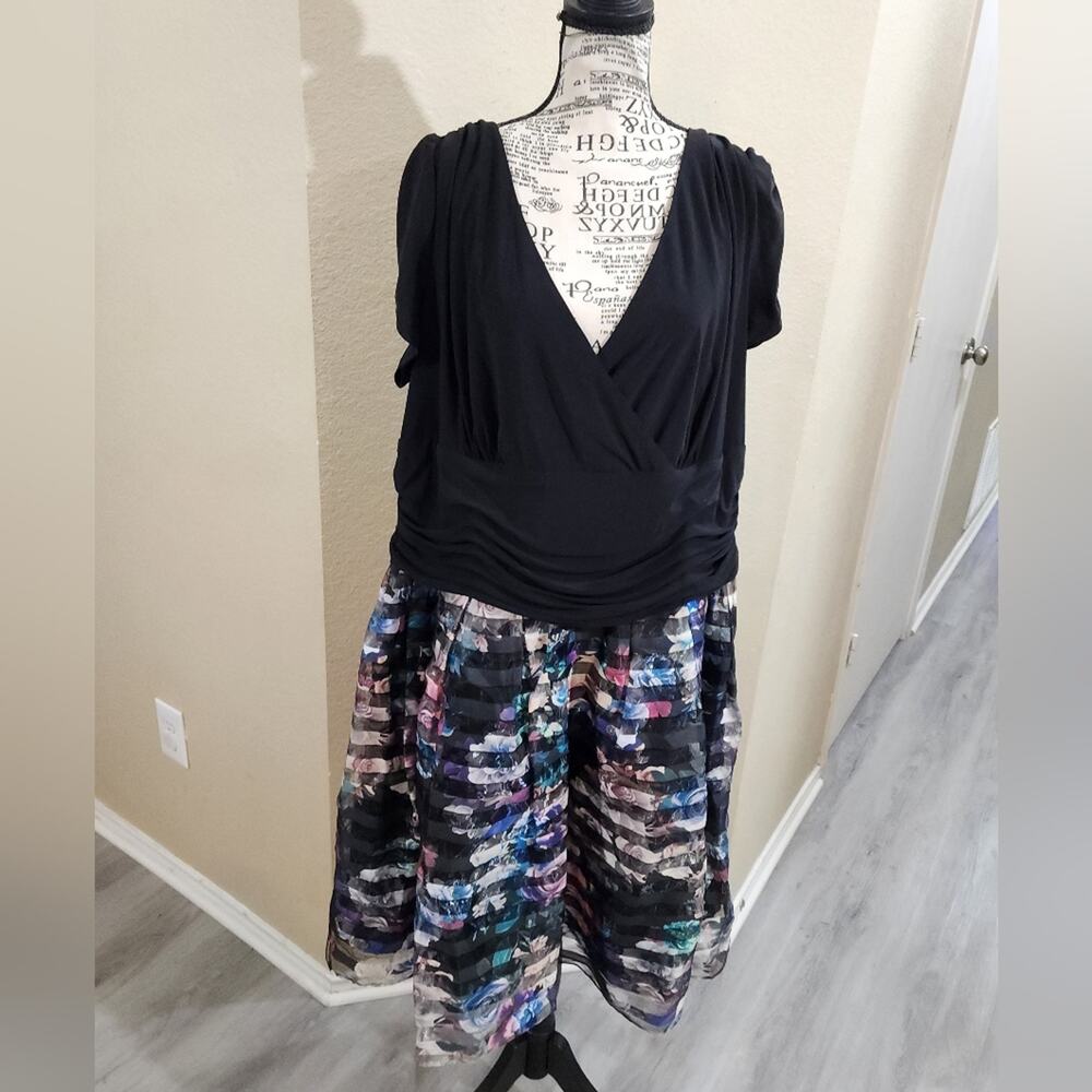 SL FASHIONS black and floral Midi party dress plus size 24 3X‎